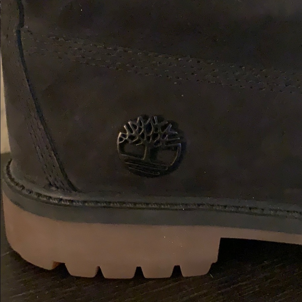 Black Timberland Shoes - Picture 2 of 3